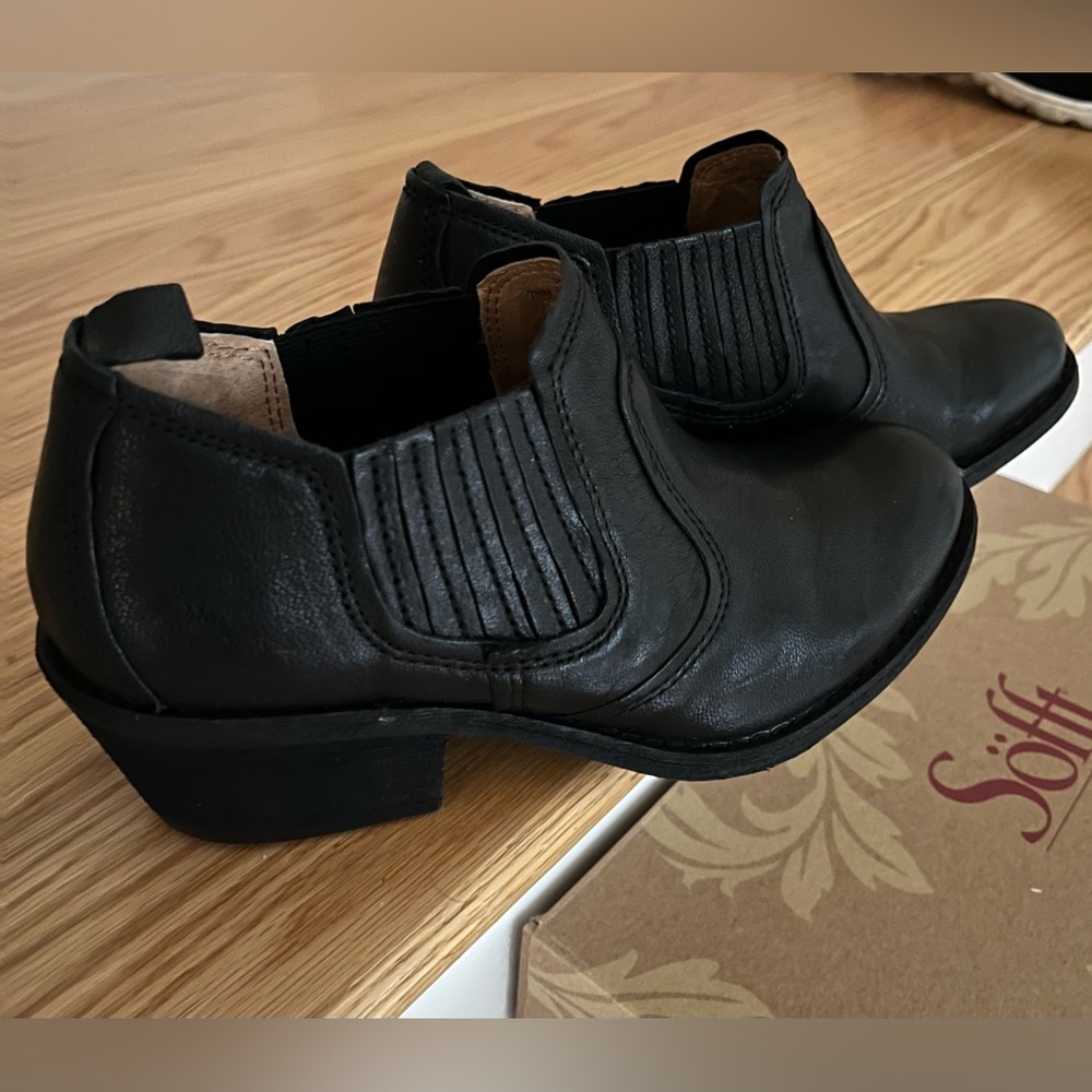 Sofft Adien Black Bootie 7.5 NIB  1 1/4” heel. Leather.   Cushioned Foot Bed